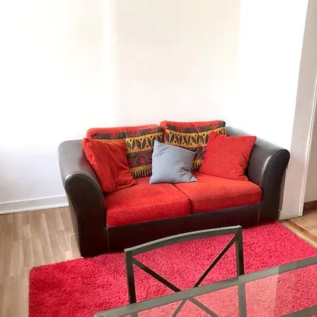 2 Bedrooms With Wifi At شقة