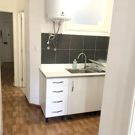 2 Bedrooms With Wifi At Apartamento Lisboa